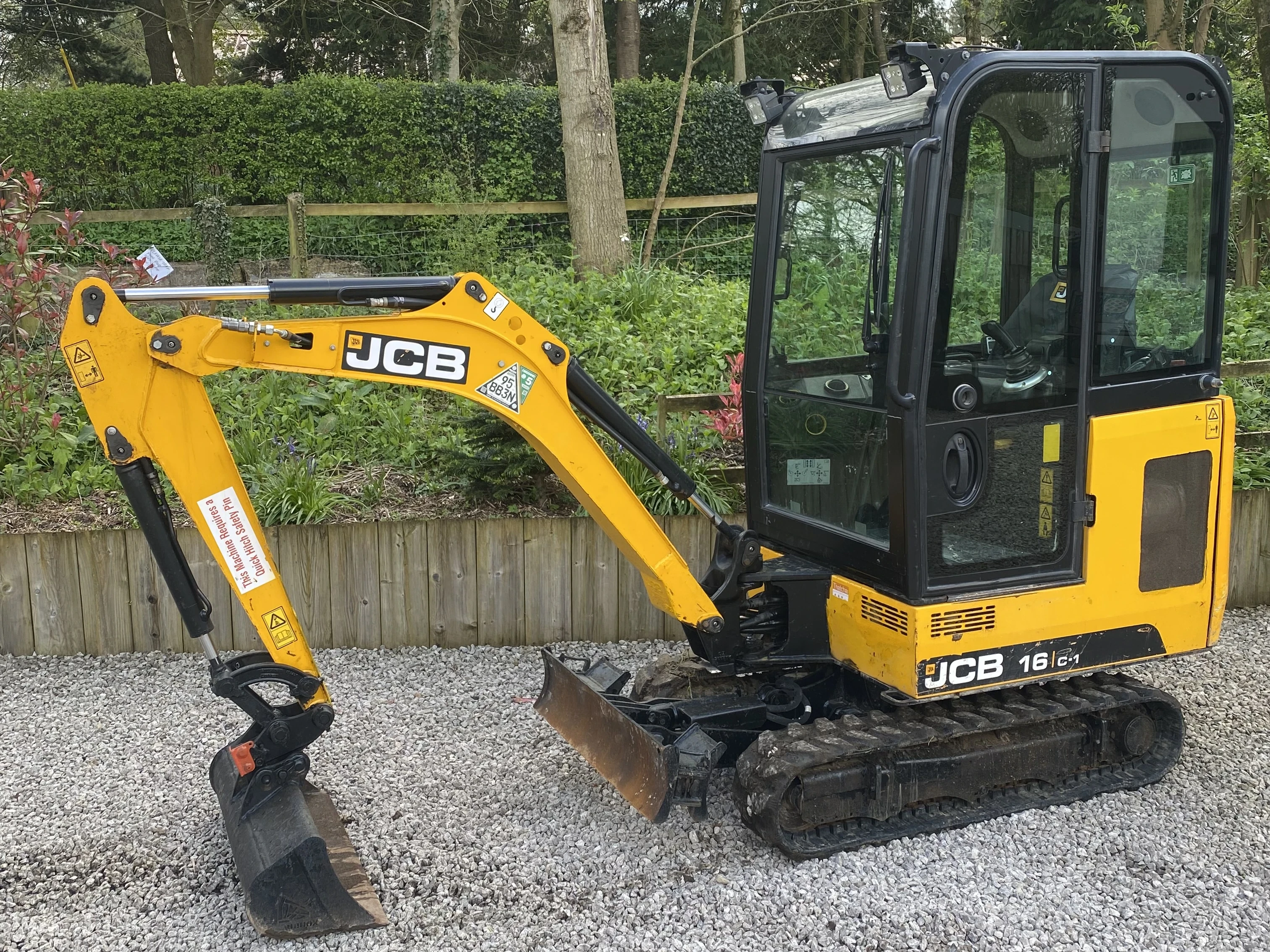 JCB 16c mini digger  